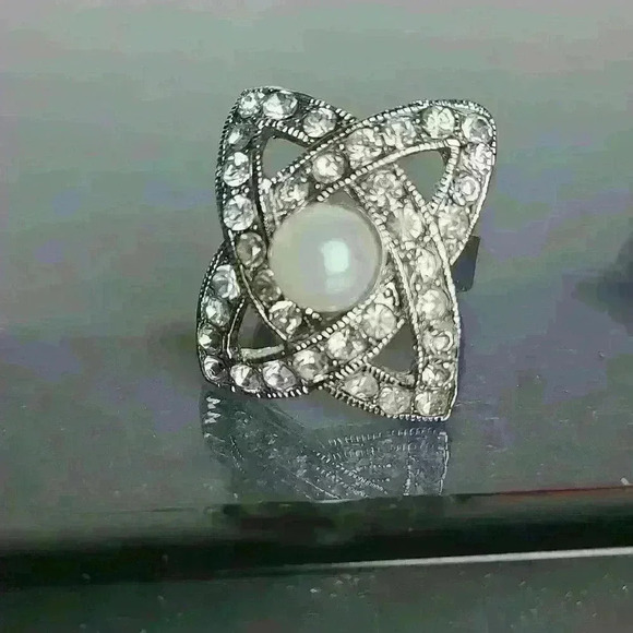 Silver tone rhinestones fuax pearl ring cocktail rings size 7 adjustable - Picture 14 of 16
